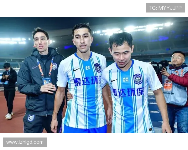 孙兴慜携快船定制球衣展现笑容梦幻联动引发球迷热议