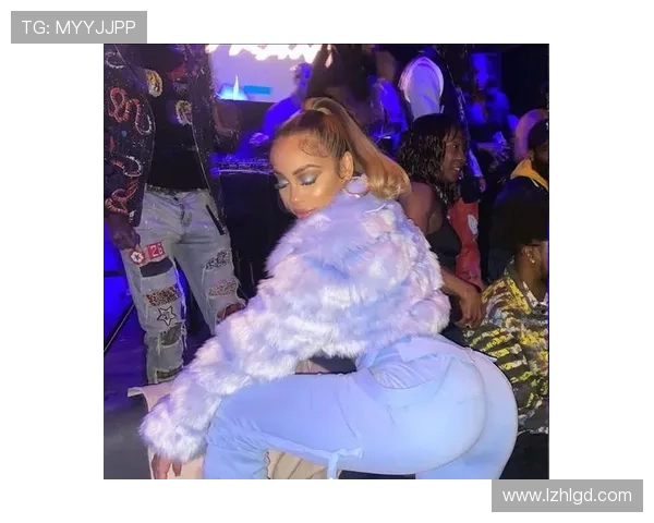 哈登女友曝其早已称呼自己为老婆婚事讨论频繁令她感到惊讶